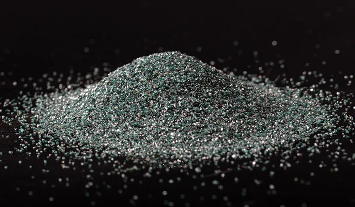 What are the characteristics and uses of green silicon carbide?